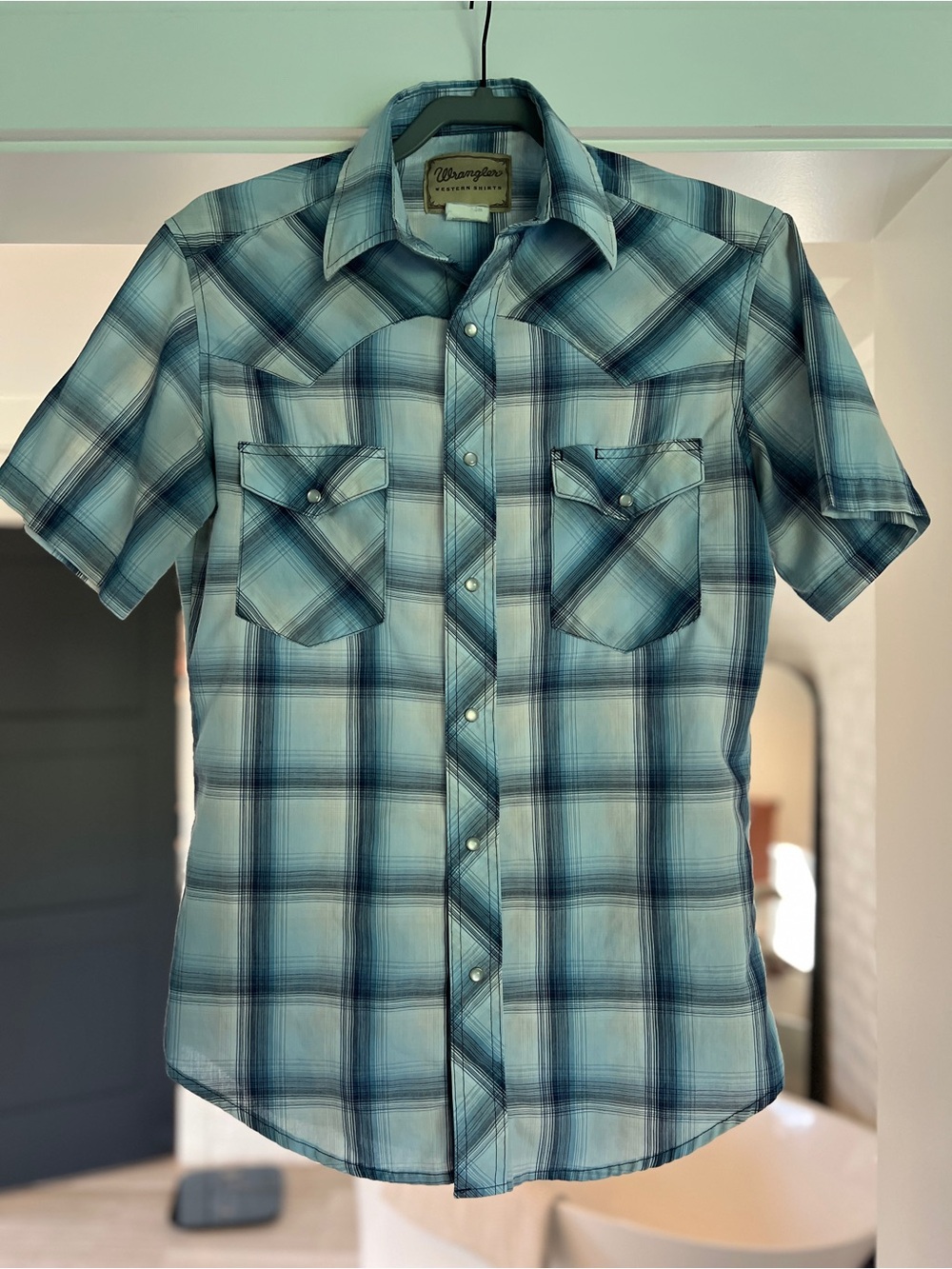 Wrangler Men’s Short Sleeve Plaid Western Pearl Button Up Shirt Light Blue Small